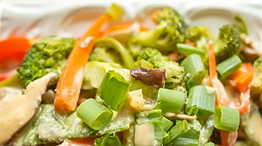 Broccoli En Shiitake Paddestoelen Met Thaise Pindasaus