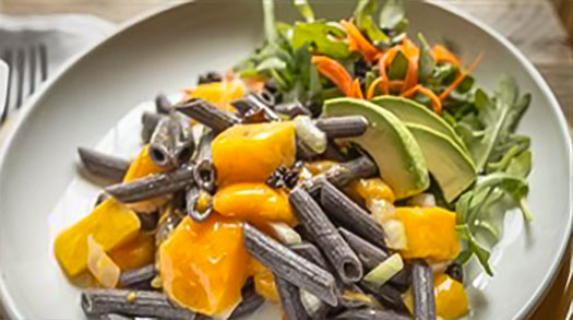 Mango En Avocado Pastasalade Met Limoenvinaigrette